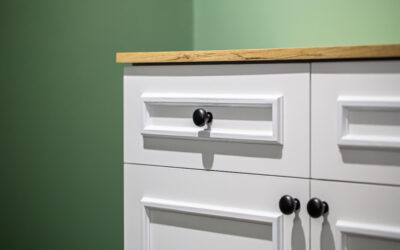 Grounded vs. Wall-Mounted Garage Cabinets